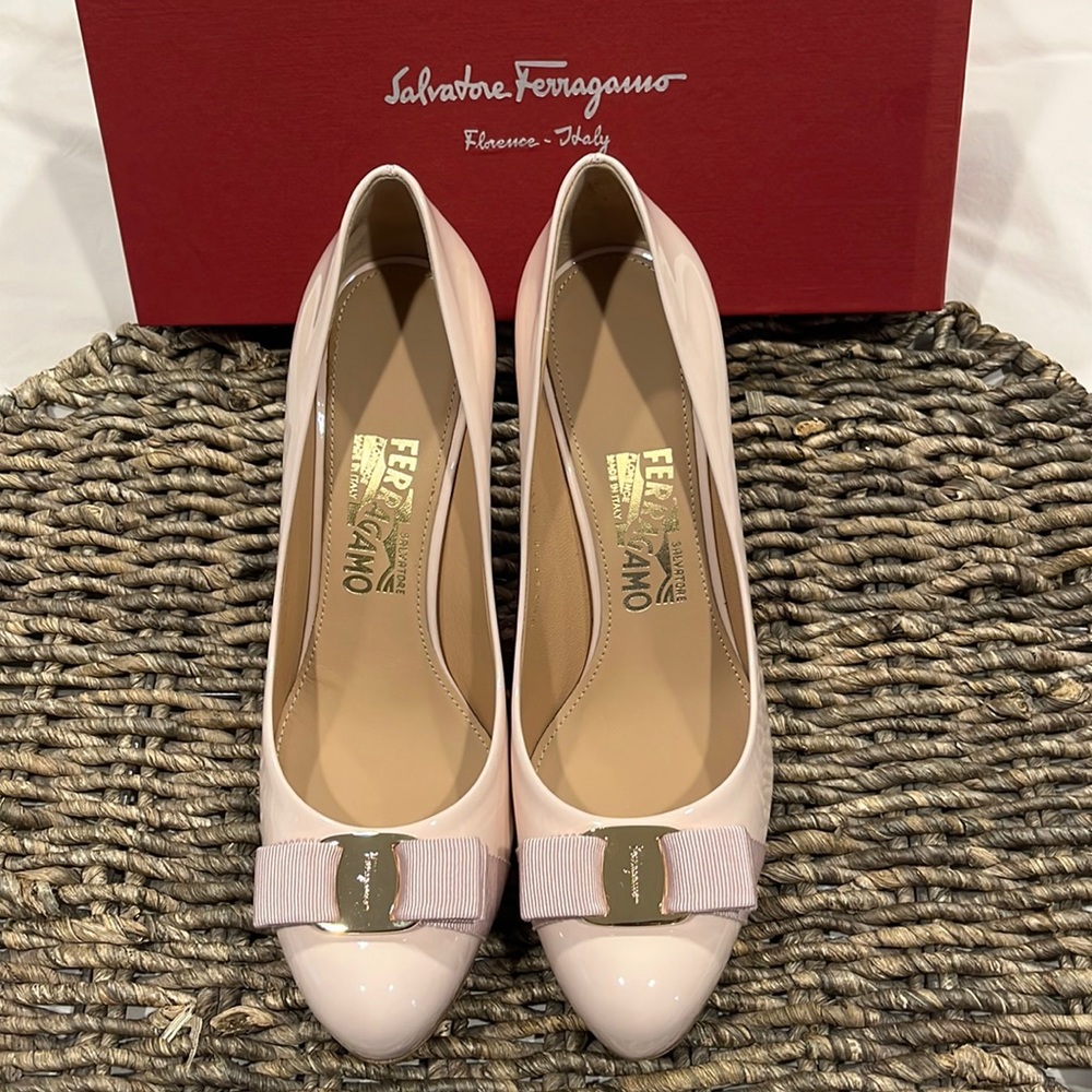 NWT 🌟Authentic Salvatore Ferragamo Light Pink Pump / High heels